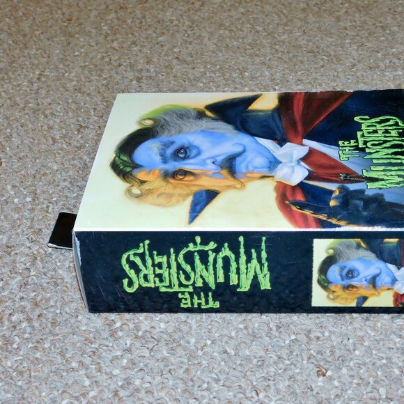 2023 NECA Rob Zombie's The Munsters 7" Ultimate The Count MIB Brand New - Picture 5 of 10